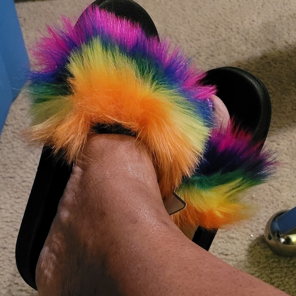 🌈RAINBOW SLIDE**SLIPPERS!! 2CUTE!! - Picture 7 of 8